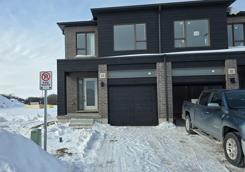 14-red-oak-common-cambridge-ontario-x12825412