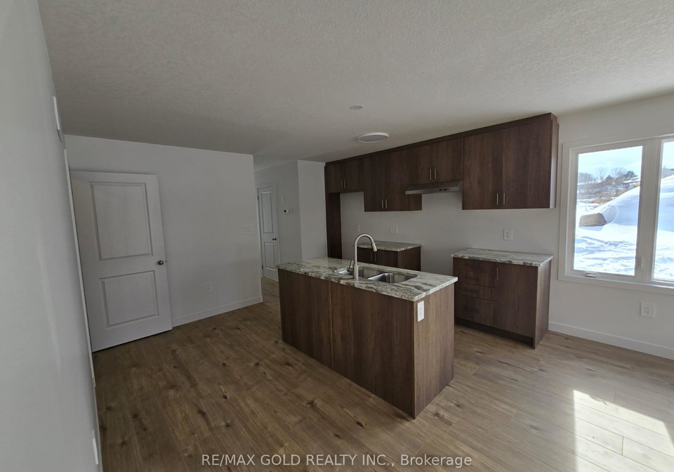 14-red-oak-common-cambridge-ontario-x12825412