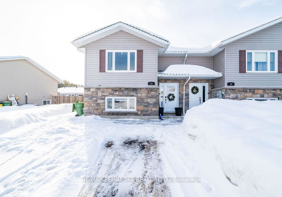 11-william-thomas-drive-petawawa-ontario-x12825786