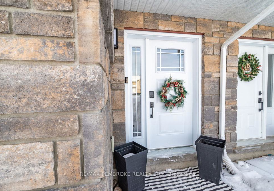 11-william-thomas-drive-petawawa-ontario-x12825786