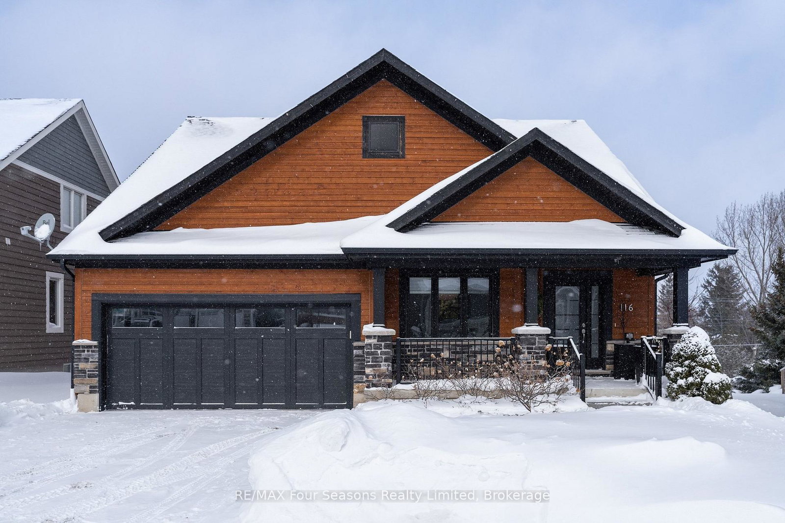 116-dory-row-blue-mountains-ontario-x12826094