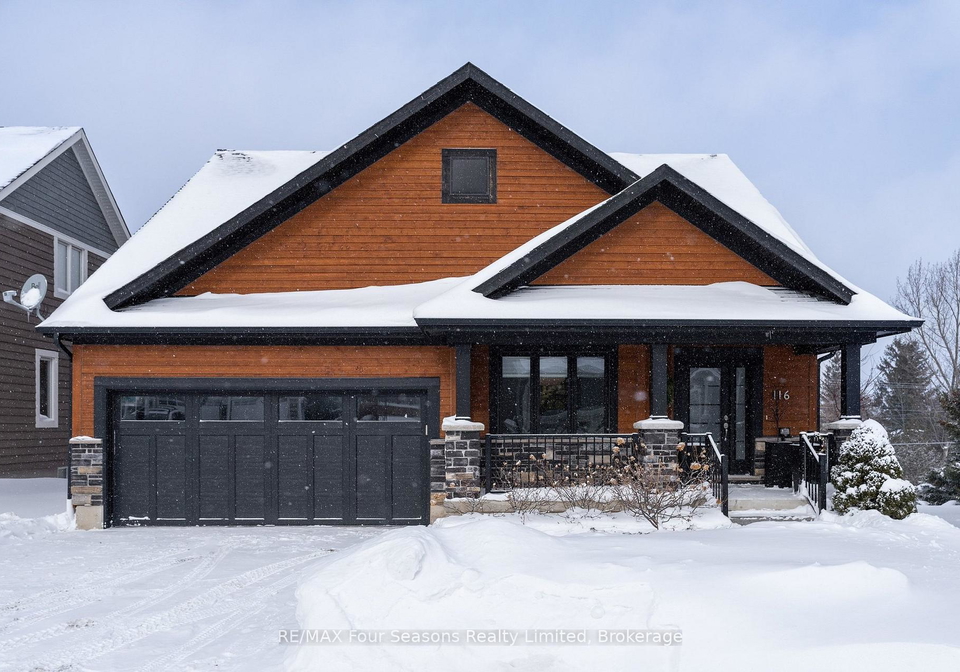 116-dory-row-blue-mountains-ontario-x12826094