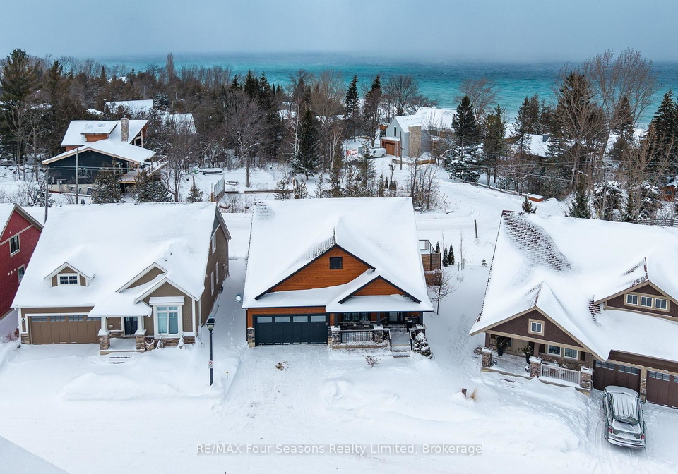 116-dory-row-blue-mountains-ontario-x12826094