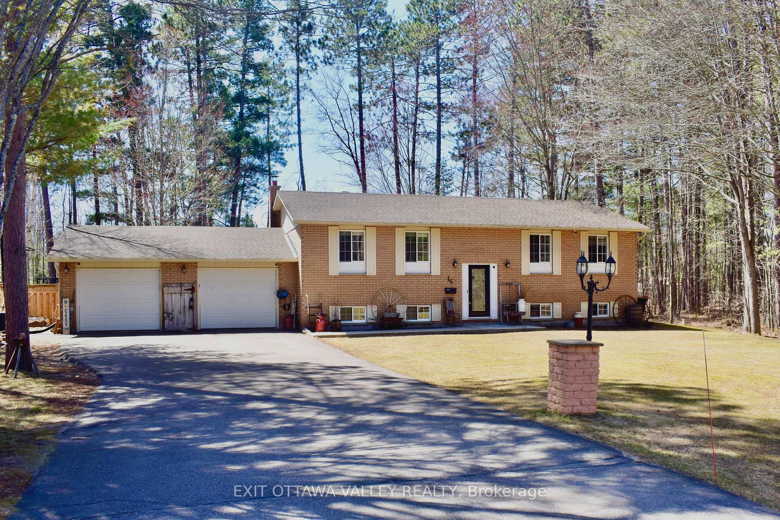 16-heritage-drive-petawawa-ontario-x12830064
