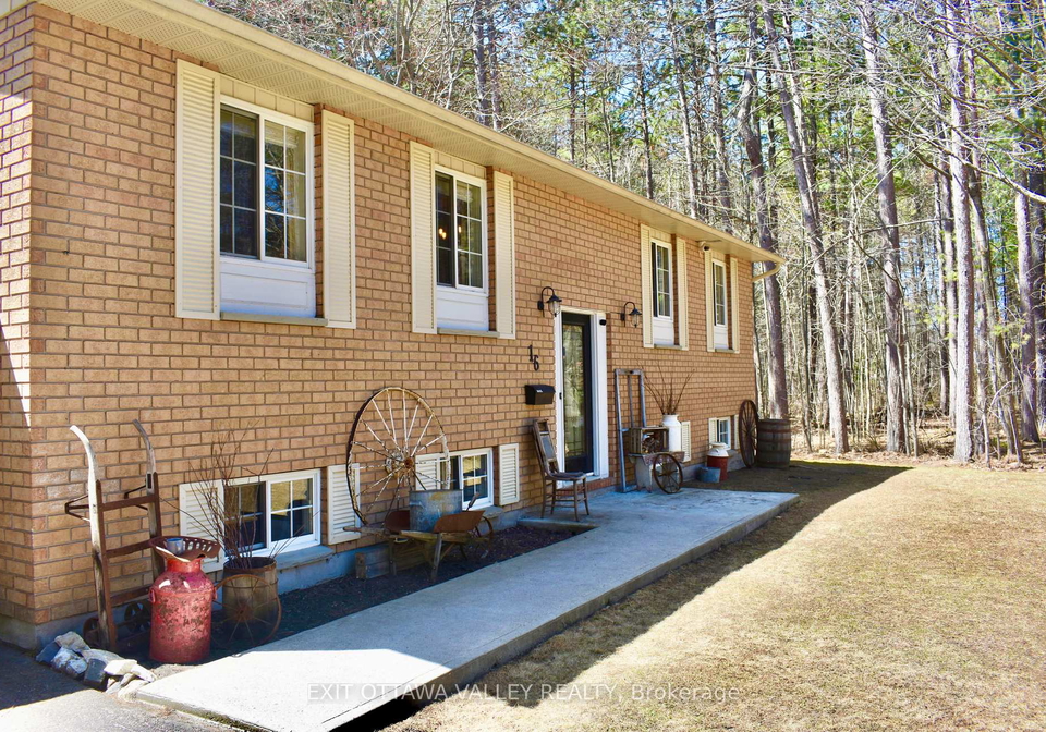 16-heritage-drive-petawawa-ontario-x12830064
