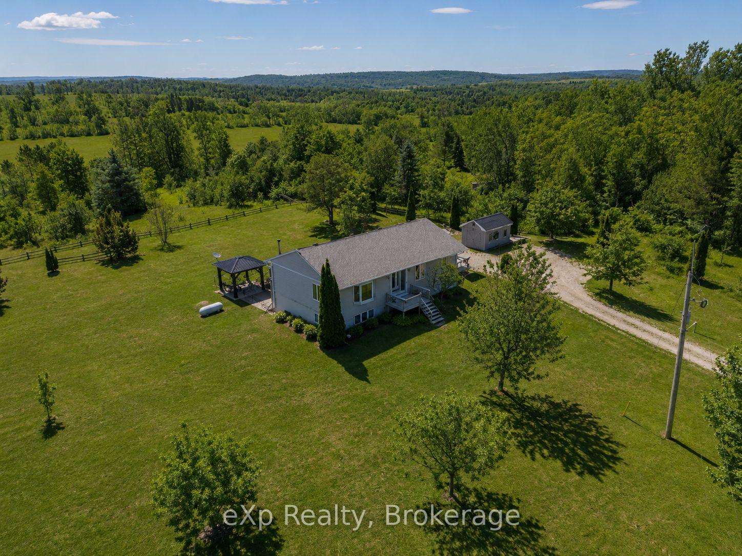 585206-third-line-grey-highlands-ontario-x12834912