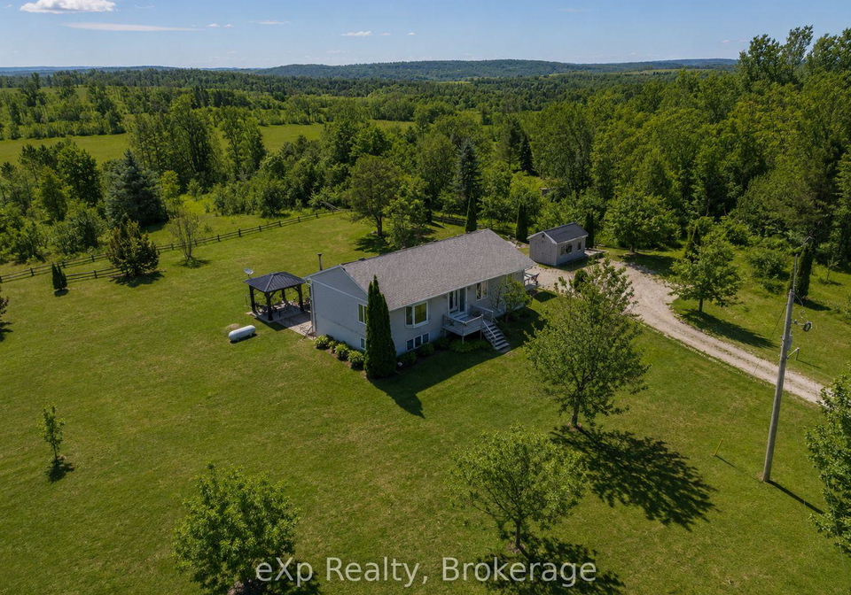 585206-third-line-grey-highlands-ontario-x12834912