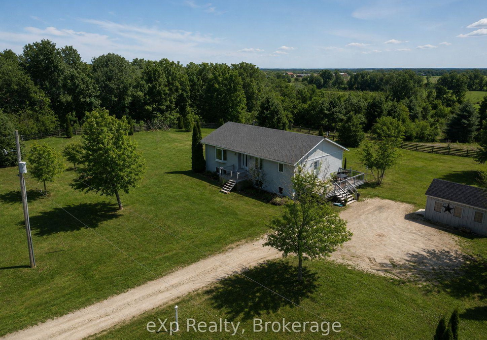 585206-third-line-grey-highlands-ontario-x12834912