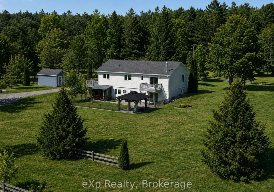 585206-third-line-grey-highlands-ontario-x12834912
