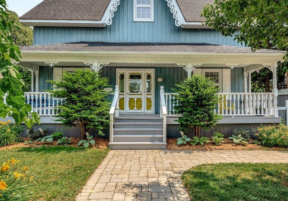 18-queen-street-prince-edward-county-ontario-x12836292
