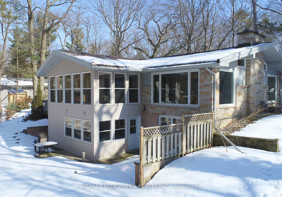 10300-pines-parkway-lambton-shores-ontario-x12836838