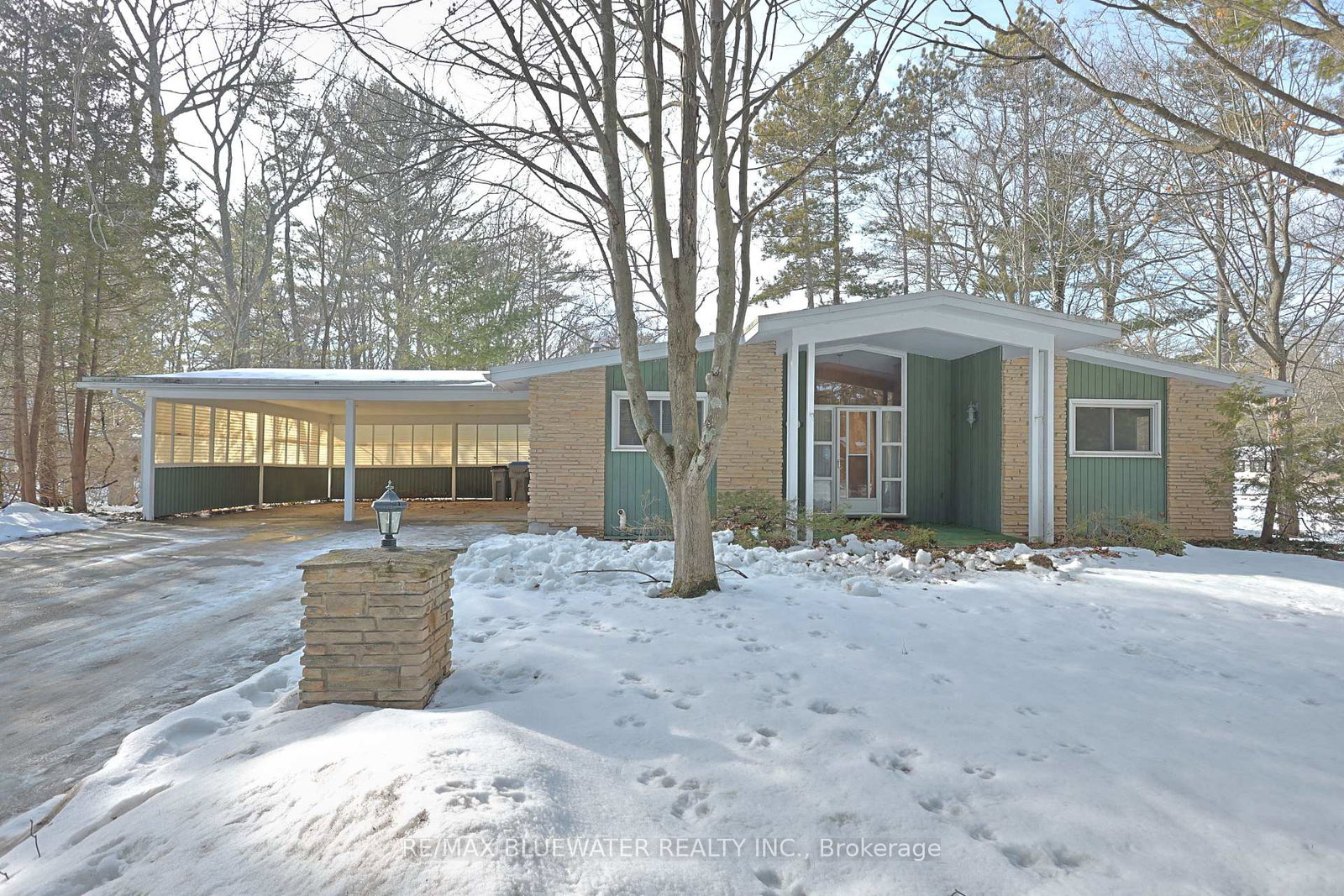 10318-riverside-drive-lambton-shores-ontario-x12836844