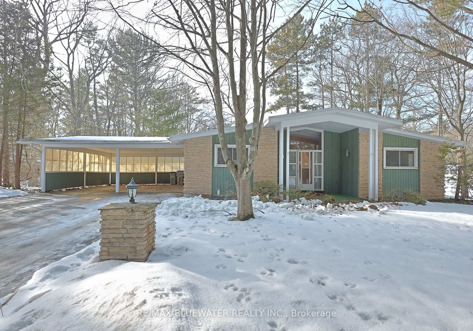 10318-riverside-drive-lambton-shores-ontario-x12836844