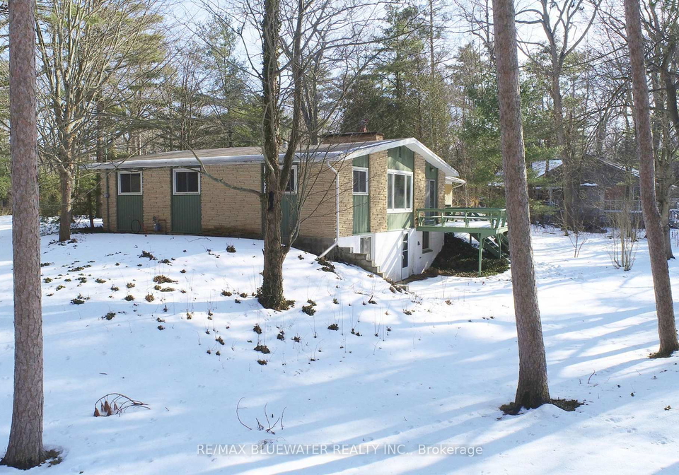 10318-riverside-drive-lambton-shores-ontario-x12836844