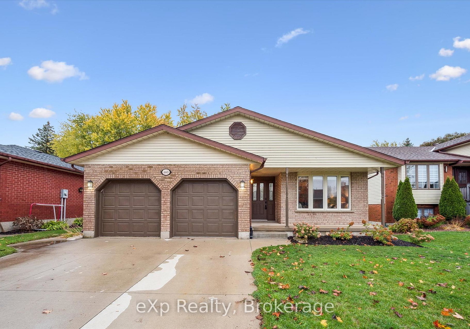 660-maple-avenue-n-north-perth-ontario-x12837690