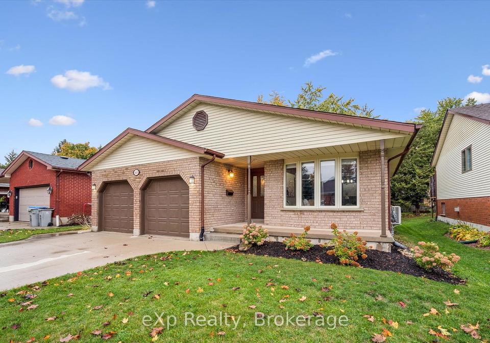 660-maple-avenue-n-north-perth-ontario-x12837690