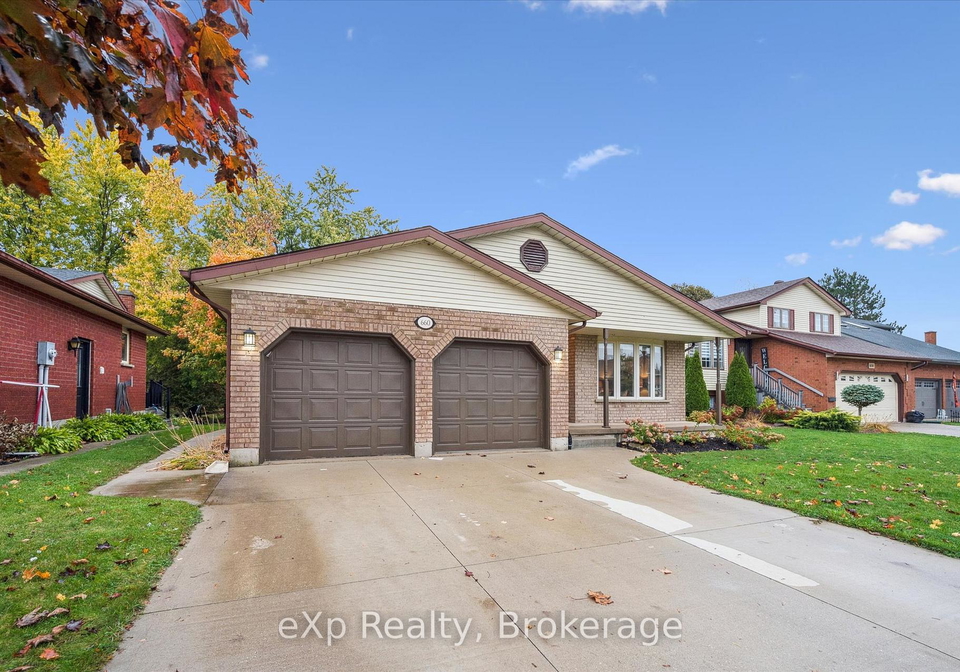 660-maple-avenue-n-north-perth-ontario-x12837690