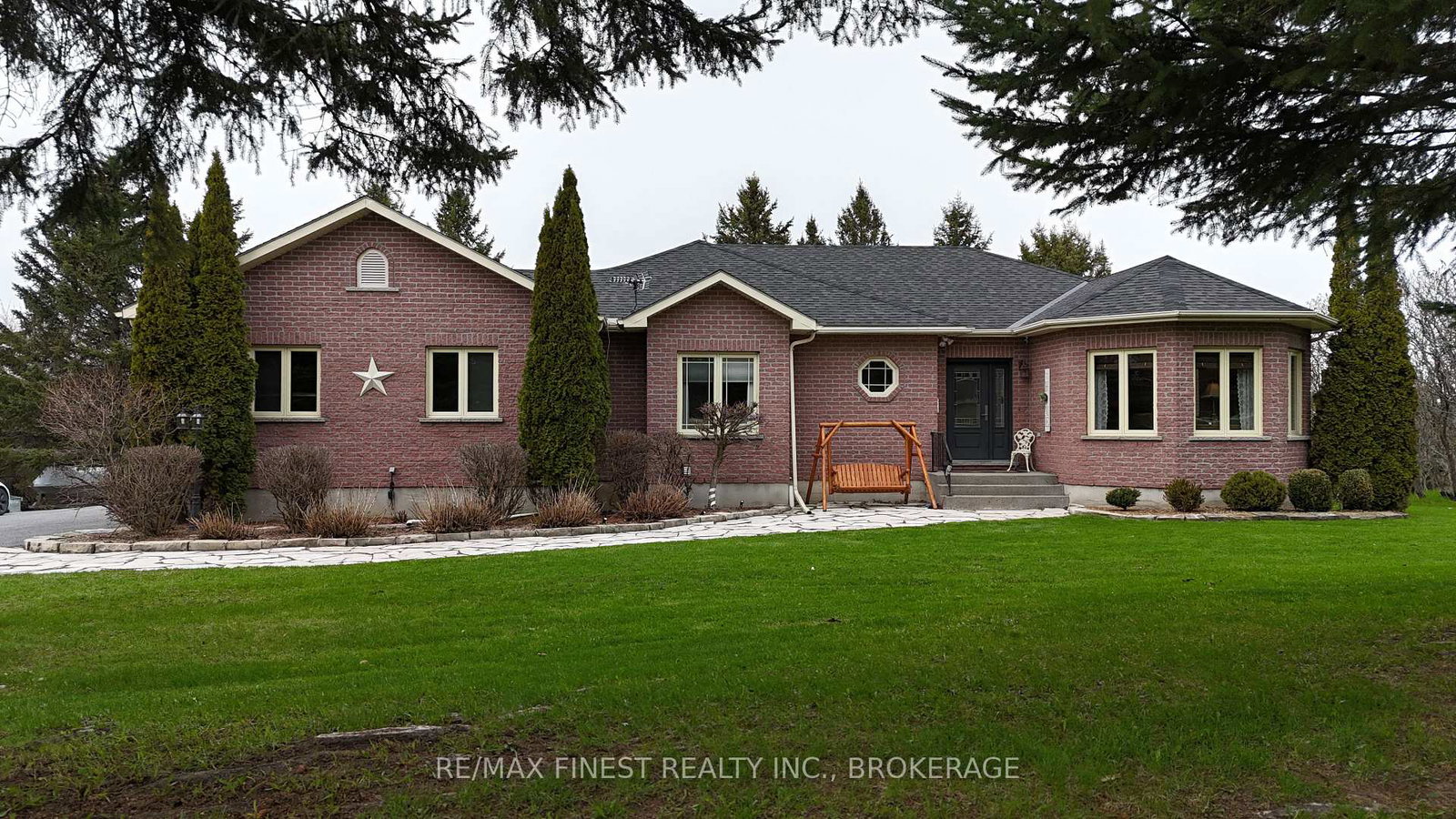108-grayrock-crescent-front-of-leeds-seeleys-bay-ontario-x12840554