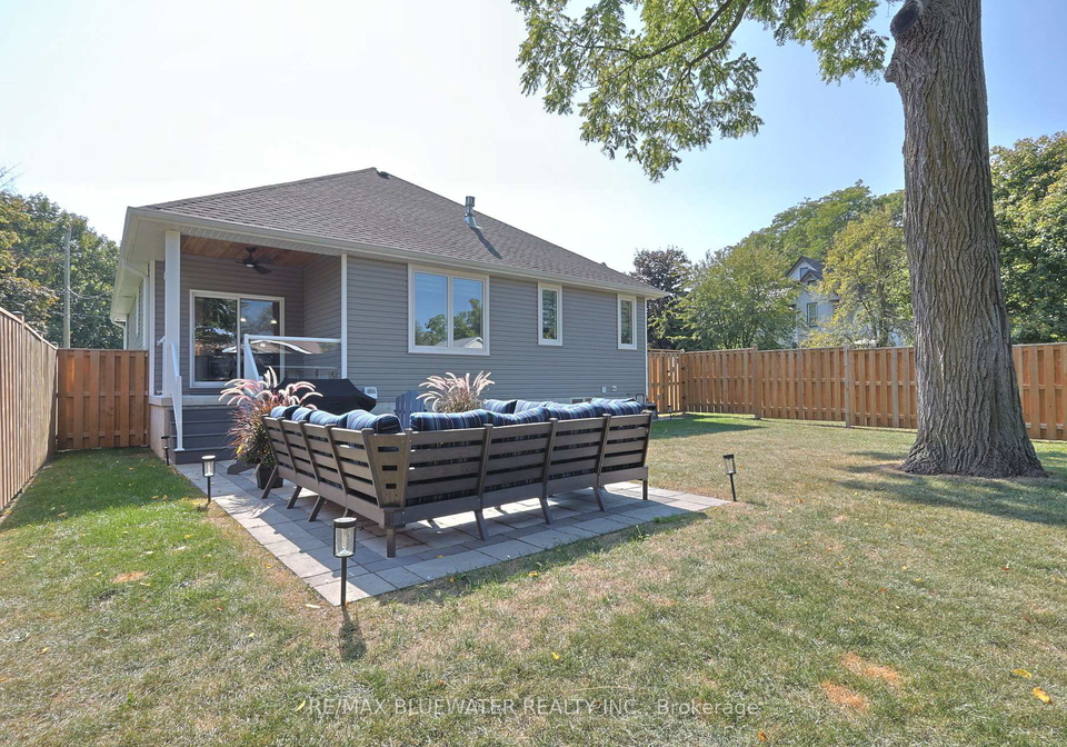 190-broad-street-north-middlesex-ontario-x12842178