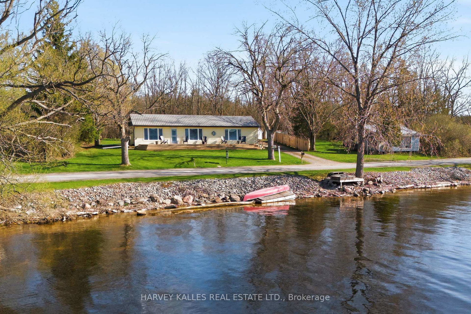1090-north-big-island-road-prince-edward-county-ontario-x12846366