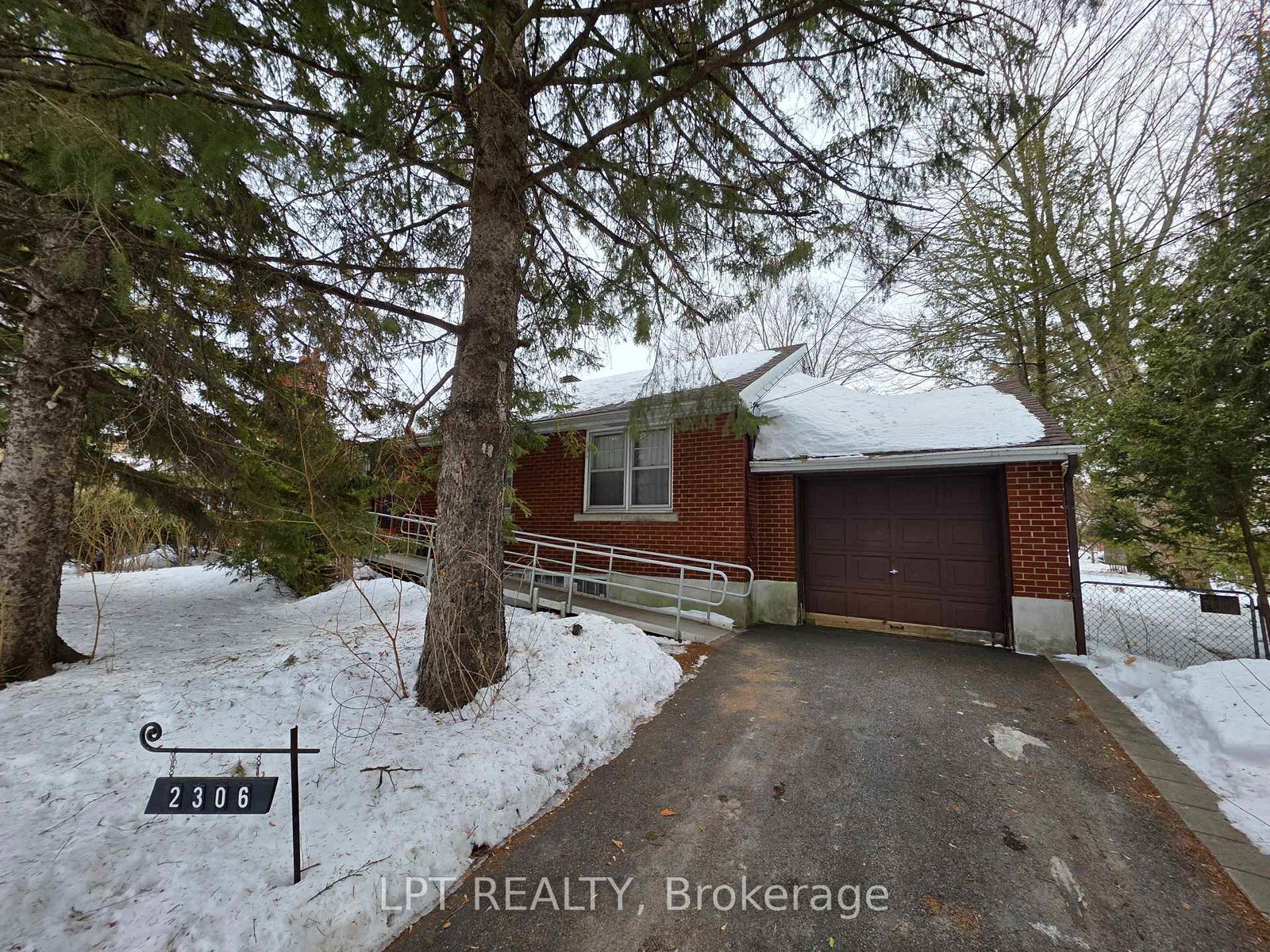 2306-lawn-avenue-ottawa-ontario-x12846814