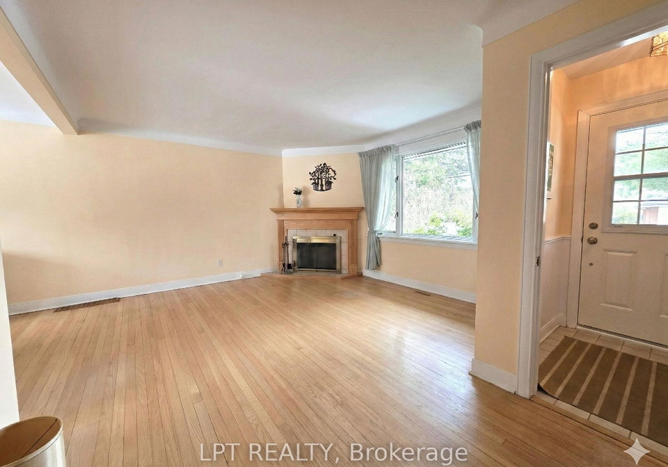 2302-lawn-avenue-ottawa-ontario-x12846816