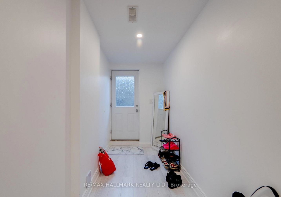 11-burcombe-cross-guelph-ontario-x12847272