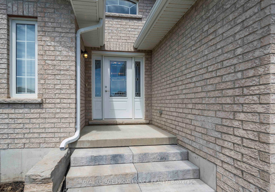 8-crews-crescent-quinte-west-ontario-x12847672
