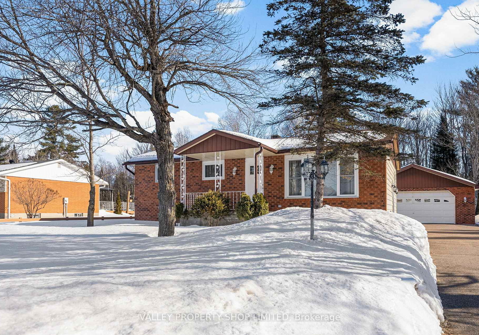 1224-b-line-road-laurentian-valley-ontario-x12848316