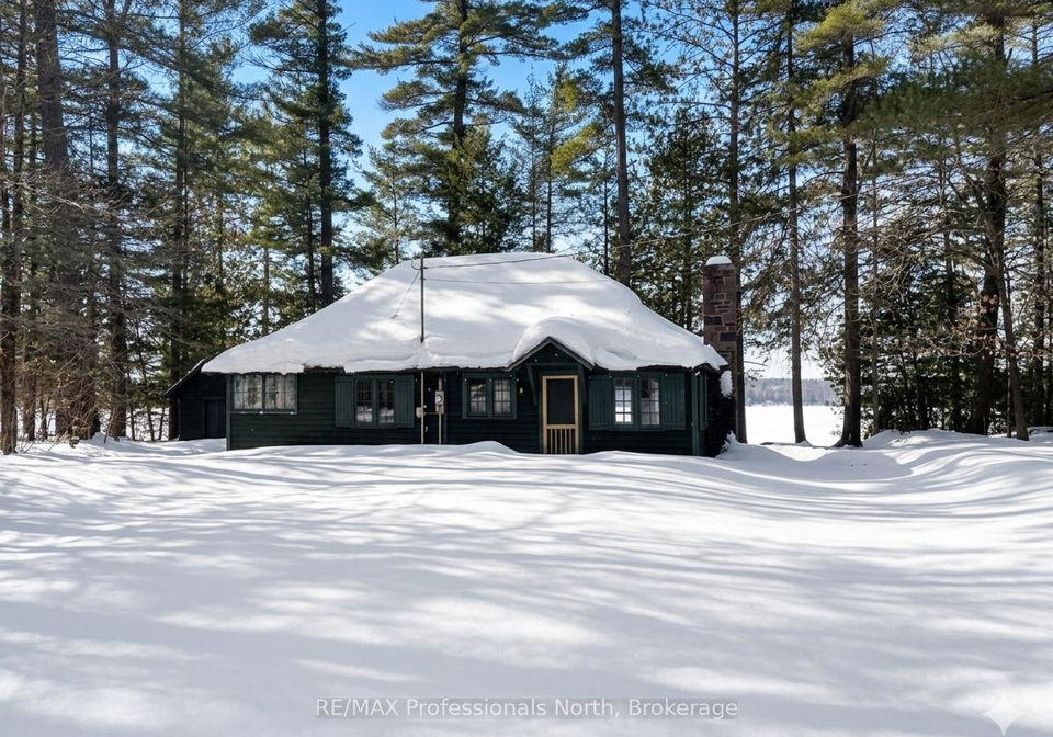 1005-deacons-trail-algonquin-highlands-ontario-x12850446