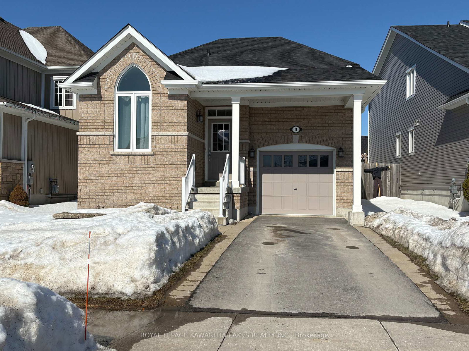 4-maguire-street-kawartha-lakes-ontario-x12850514