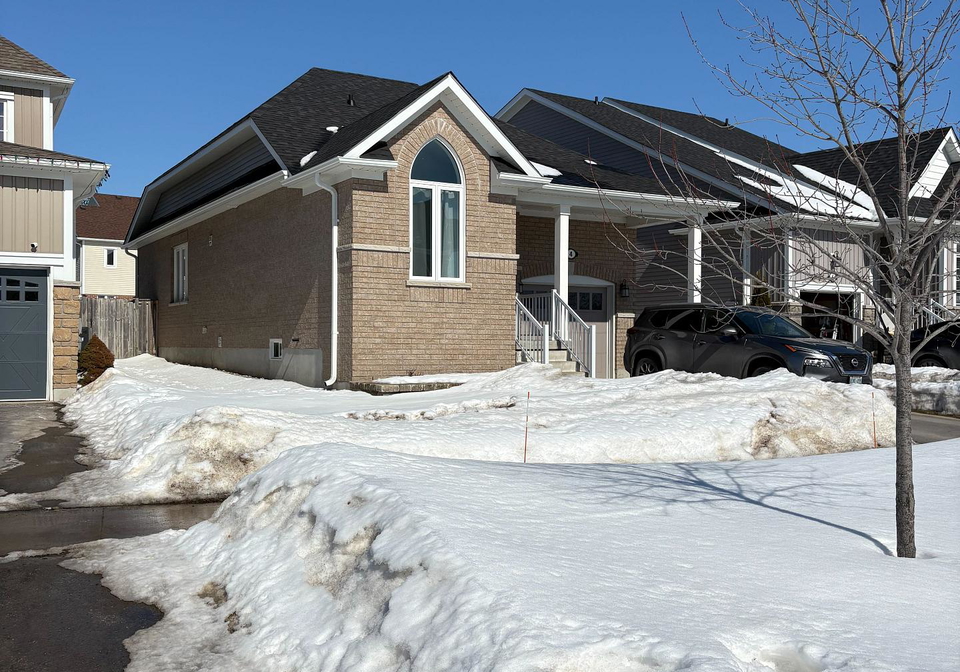 4-maguire-street-kawartha-lakes-ontario-x12850514