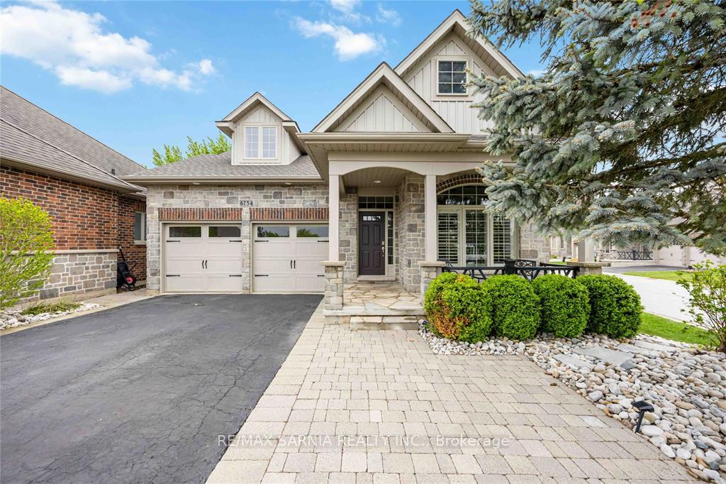 6754-st-andrew-circle-plympton-wyoming-ontario-x12852282