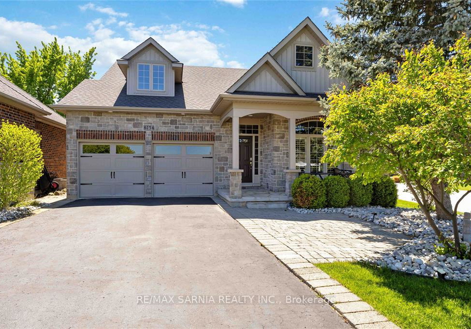 6754-st-andrew-circle-plympton-wyoming-ontario-x12852282