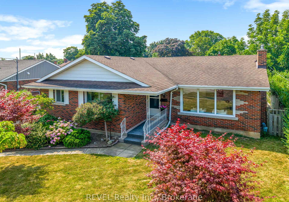 18-broadmore-avenue-st-catharines-ontario-x12852912