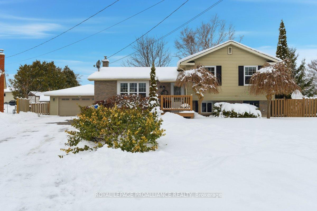 16-centre-court-quinte-west-ontario-x12853626