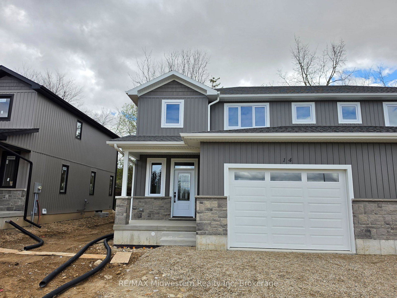 14-roberts-street-n-huron-east-ontario-x12855152