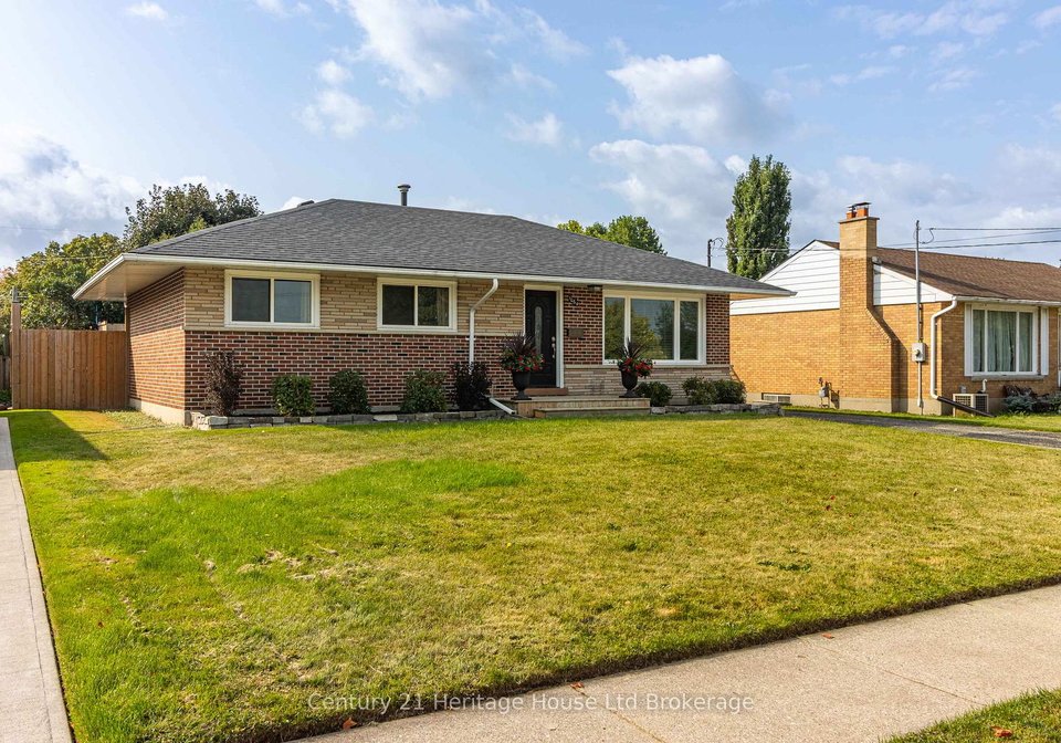 1064-sovereign-road-woodstock-ontario-x12856014