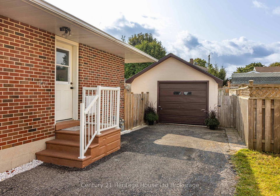 1064-sovereign-road-woodstock-ontario-x12856014