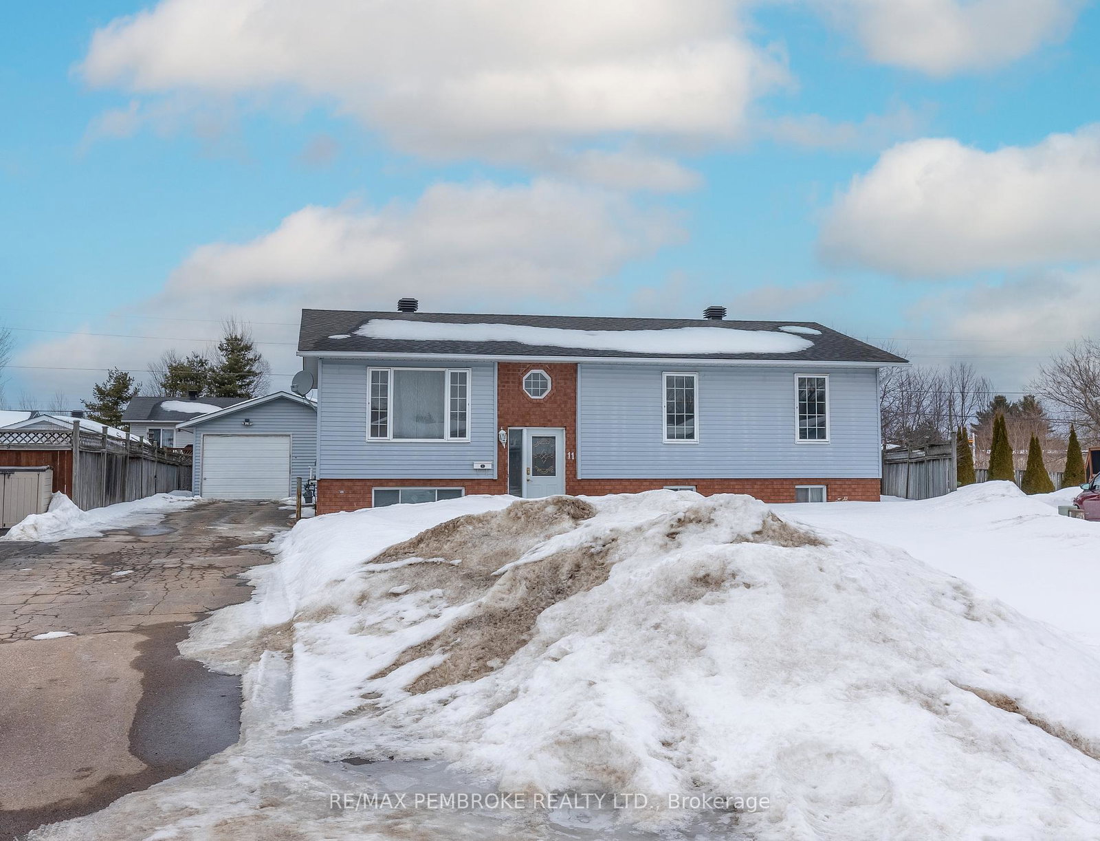 11-craig-place-petawawa-ontario-x12857808