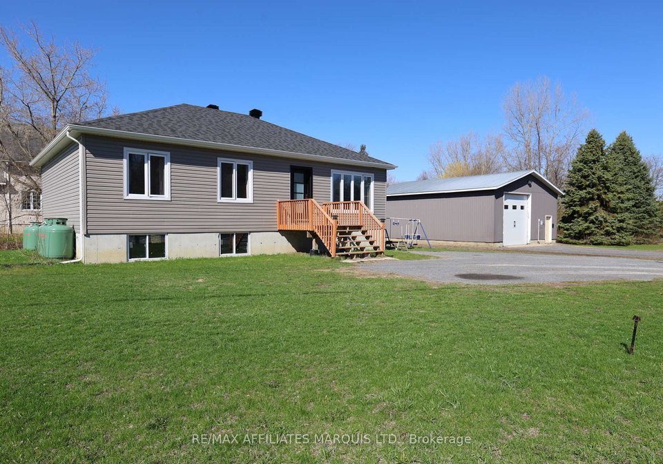 69-st-polycarp-street-north-stormont-ontario-x12860264