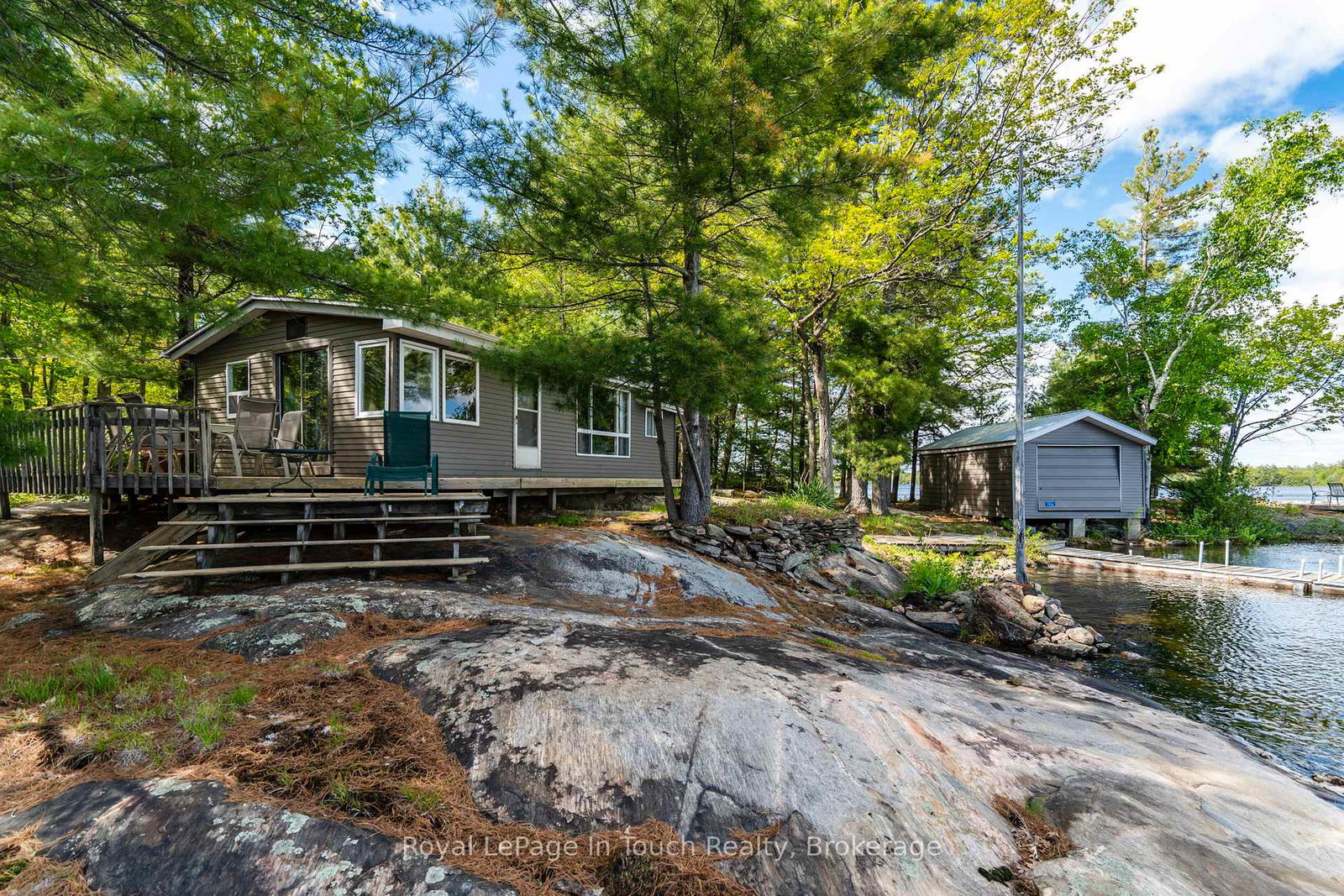 1916-six-mile-lake-shore-island-georgian-bay-ontario-x12861736
