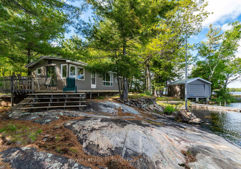 1916-six-mile-lake-shore-island-georgian-bay-ontario-x12861736