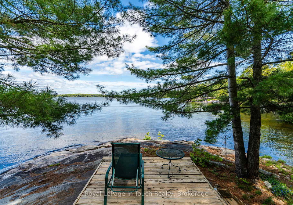 1916-six-mile-lake-shore-island-georgian-bay-ontario-x12861736