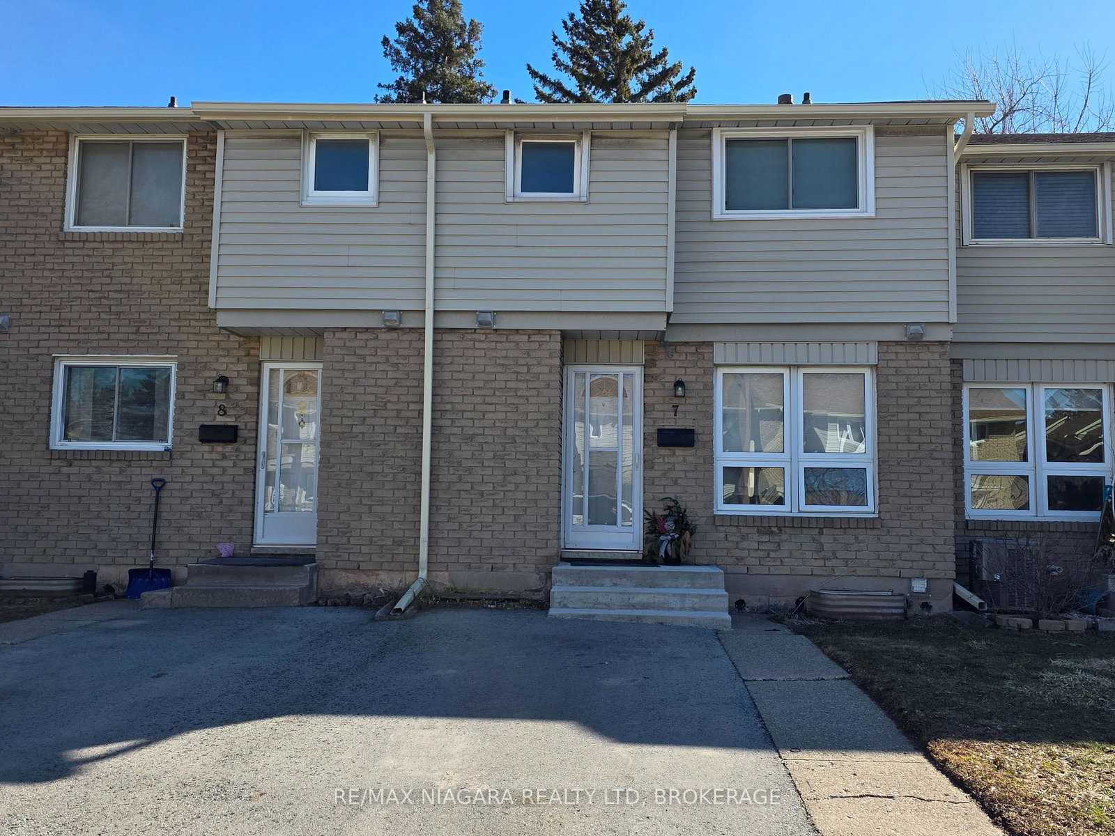 676thorold-stone-road-niagara-falls-ontario-x12861802