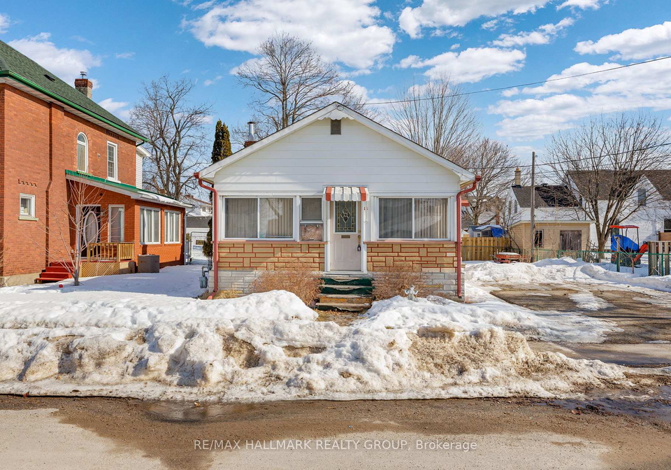 11-maitland-street-smiths-falls-ontario-x12861816