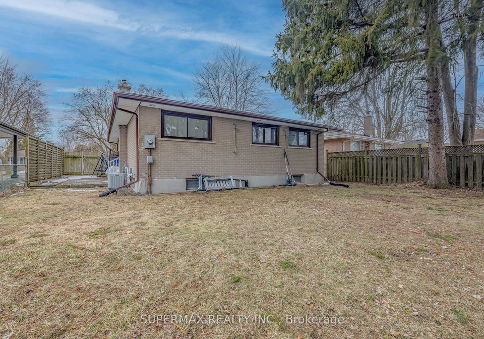 1058-apache-road-london-east-ontario-x12862012