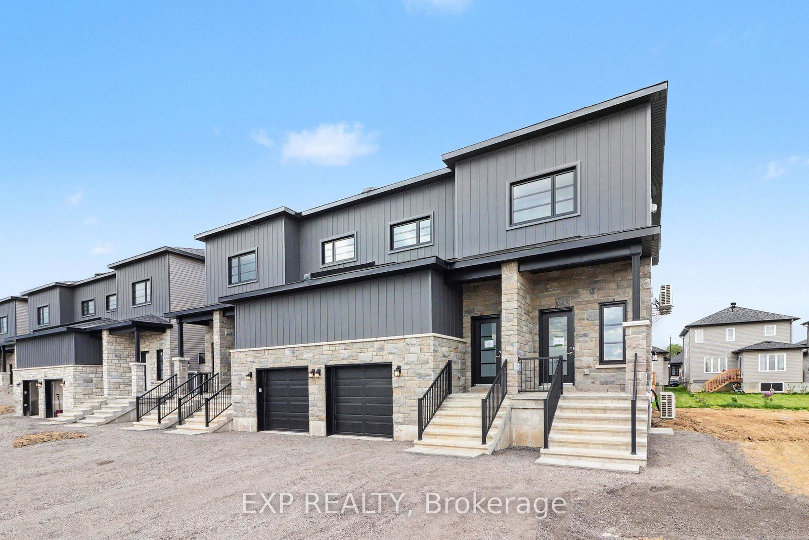 1133-montblanc-crescent-russell-ontario-x12865986