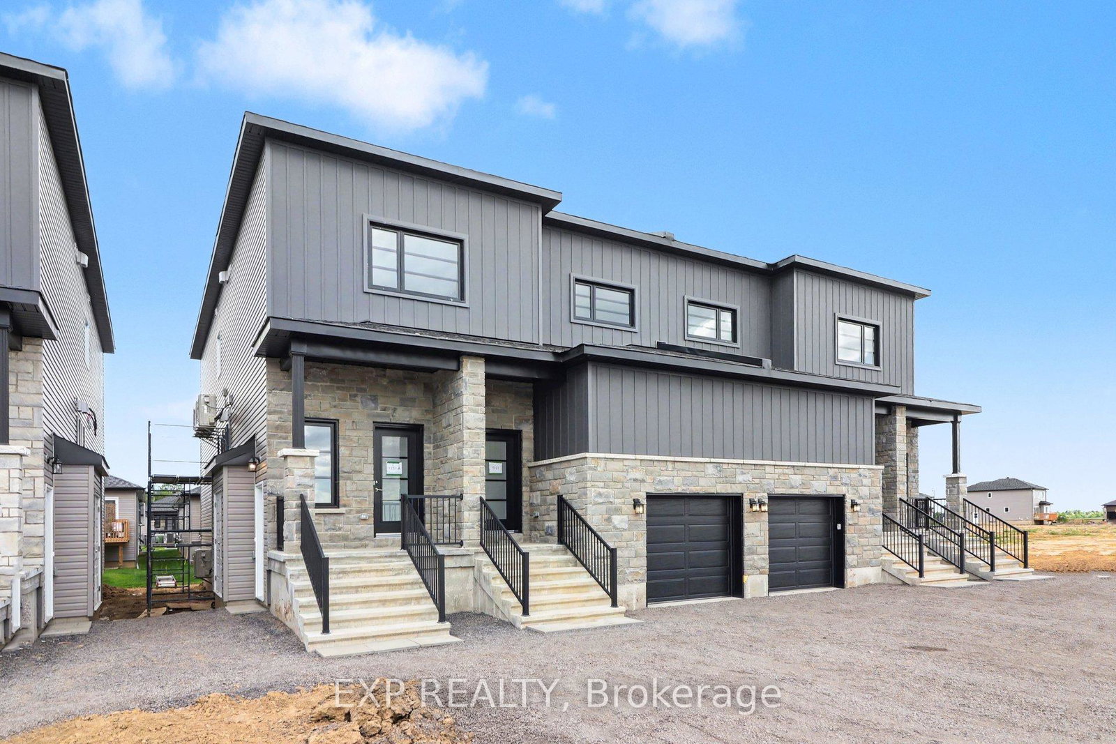 1133-montblanc-crescent-russell-ontario-x12866018
