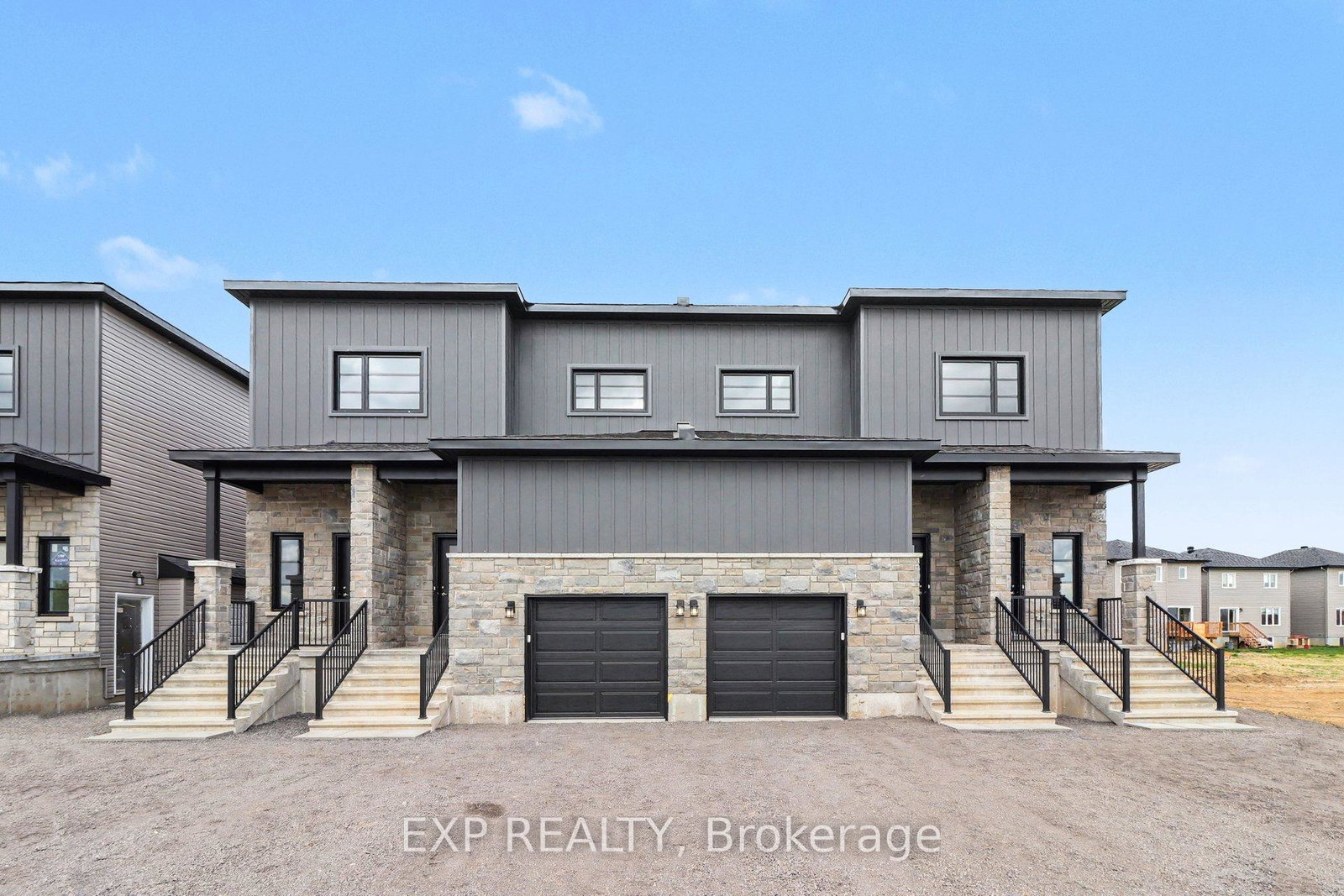 1133-montblanc-crescent-russell-ontario-x12866036